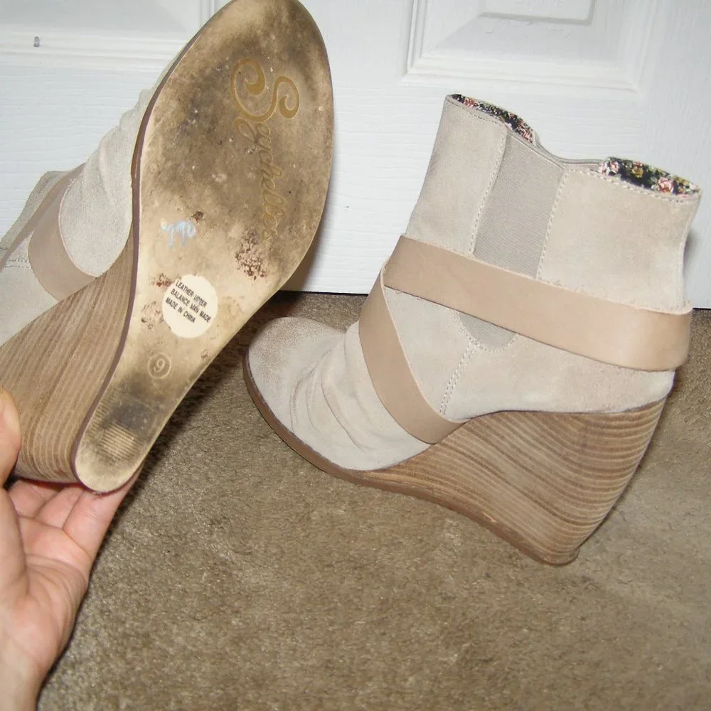 size 9 Seychelles Slip on Beige Wedge Booties